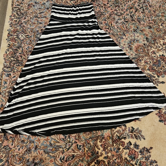 Gap Maxi Skirt - Picture 2 of 5